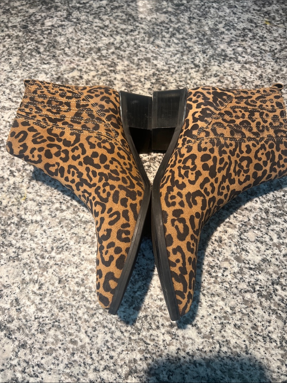 Marc Fisher leopard print pointed toe block heel ankle boots 8 date night fall - Picture 6 of 10